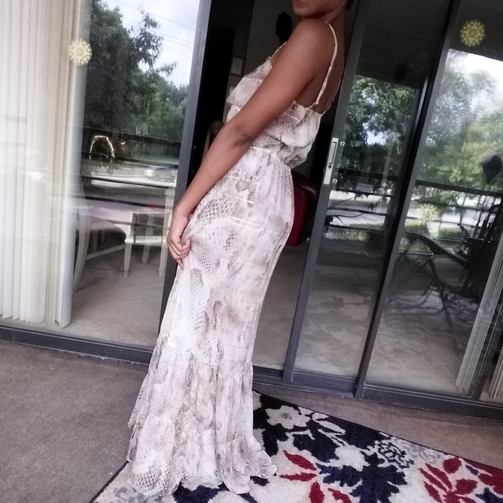 Gorgeous Flowy G by Guess dress - Picture 3 of 5